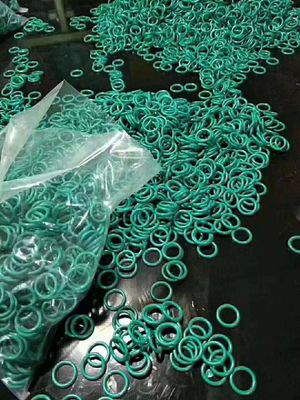 Material verde NBR/FKM/FFKM Borracha O Anéis OEM/ODM Moldagem por compressão com boa resistência ao óleo 16-30 N/mm Resistência ao rasgo