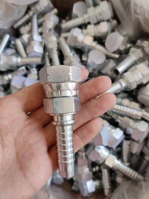 Materiais primários de aço carbono em elevadores elevadores de mão Reutilizáveis Acessórios de mangueira hidráulica Figura feminina Homem Acessórios de mangueira hidráulica Ferrule