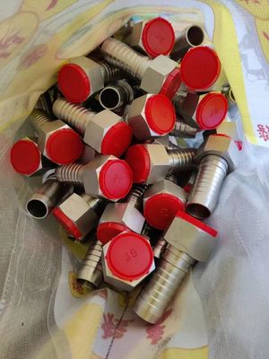 Diferentes matérias-primas e padrões Ferramentas de mangueira hidráulica métricas de aço carbono AIR NPT JIC SAE Fittings de tubos BSP