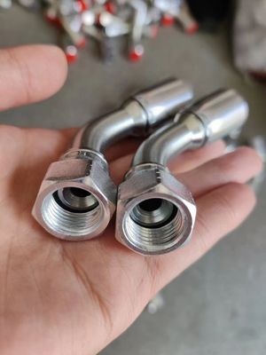 Tamanhos e padrões diferentes Flange de aço carbono 1/2 JIC Acessórios de mangueira hidráulica JIS BSP Adaptadores de linha de freio de aço