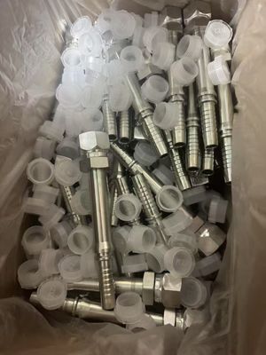 Padrões de aço carbono Acessórios de mangueira hidráulica para diferentes tamanhos polegada e 6mm grande tubo de óleo articulação linha de freio de aço adaptadores MOQ é 1 peça
