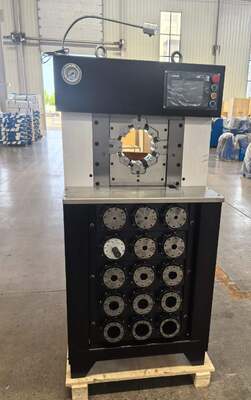 Máquina de friso da mangueira hidráulica do controle super do PLC do modelo de espessura de 3 polegadas com força de pressão maior da cor preta da escala de 6-76mm e abertura máxima de 165mm 15 dados