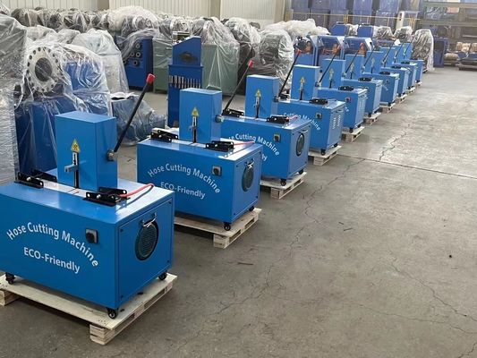 Bom preço. Cortador elétrico da mangueira e máquina raspando com a lâmina de borracha para o uso profissional on-line