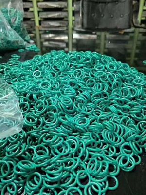 Bom preço. NBR/FKM/FFKM/EDPM/SI Anéis de borracha verde OEM/ODM Moldura por compressão com boa resistência ao óleo 16-30 N/mm Resistência ao rasgo on-line