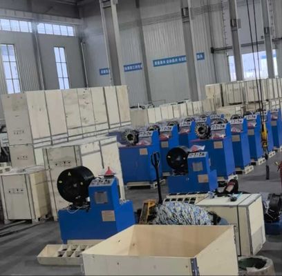 Hidráulico 3 polegadas e 4 polegadas Modelo elétrico mais curto Sistema de botões Cor azul Máquina de enrolar mangueira trenzada industrial 3kw Estrutura compacta