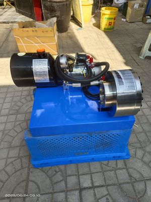 Bom preço. 1 polegada 7 Dies 1-4 camada Máquina de Crimping Hidráulica de mangueira / Máquina de Crimping de mangueira de alta pressão 6-25mm com cor azul 12v/24v on-line