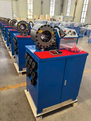 Tamanho de crimpagem de cor azul de 2 ”alcance até 2,5 polegadas de diâmetro de mangueira interna Big Force 600T Força de crimpagem Máquina de crimpagem de mangueira de borracha com faixa de 6-51 mm e 10 matrizes intercambiáveis ​​com ferramentas de molde de troca rápida