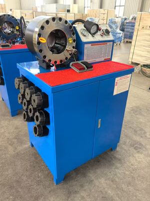 Máquina elétrica de corte de mangueira de borracha de 600T com alcance de 6-51 mm e 10 matrizes intercambiáveis para o triturador de mangueira hidráulica