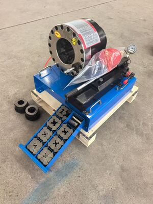 Máquina de enxaguamento manual de mangueiras de alta eficiência de 600T com alcance de enxaguamento de 6-51 mm e 10 matrizes intercambiáveis para aplicações hidráulicas