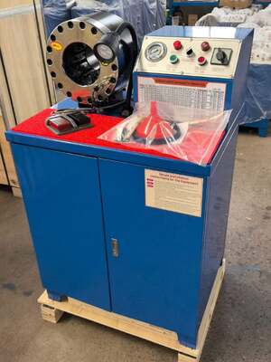 Máquina de friso de mangueira de borracha de 600 toneladas de 2 polegadas 6-51mm modelo mais alto tensão de cor azul 220v/380v com 10 dados intercambiáveis ​​e aplicações hidráulicas