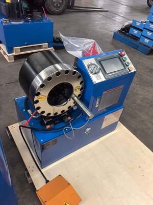 Bom preço. Crimpagem de 2 polegadas até 2,5 polegadas Faixa 6-51 / 64mm PLC Control Systerm Máquina de crimpagem de mangueira hidráulica com ferramenta de molde de mudança rápida e rack e 10 matrizes intercambiáveis ​​Tensão 220v / 380v on-line