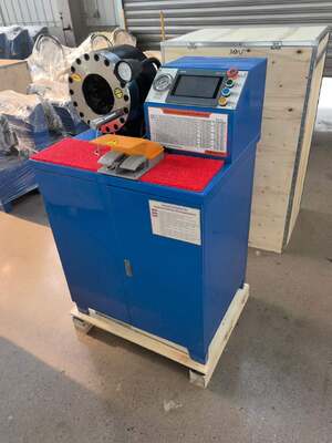 Bom preço. Controle Systerm do PLC da tensão da cor azul 220v/380v do modelo mais alto da máquina de friso da mangueira de borracha da polegada 600T com escala de 6-51mm e 10 dados intercambiáveis on-line
