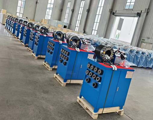 Bom preço. Máquina de friso de mangueira de borracha 600T 31.5Mpa Modelo superior Cor azul 3kw Controle de botão de motor Systerm 220v / 240v / 380v / 415v Tensão com faixa de friso de 6-51mm e 10 matrizes intercambiáveis on-line